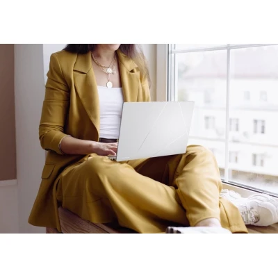 Ноутбук ASUS Zenbook 2880x1800 (Retina) Intel Core Ultra 7 255HX (1.8 - 5.2 ГГц) RAM 16 / SSD сріблястий (90NB14W2-M01V70-B) — фото 10