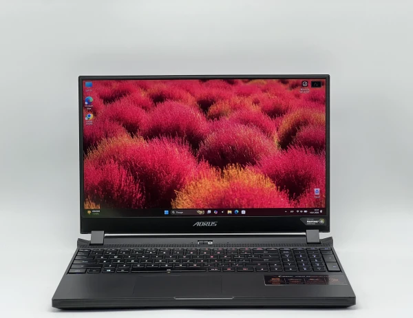 Gigabyte Aorus 15G YC 1920x1080 i7-10870H RAM 32 / 480 SSD