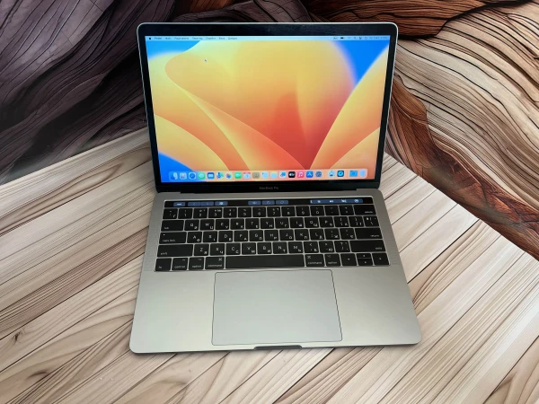 Ноутбук Apple MacBook Pro 13.3" A1706 Retina дисплей (2560x1600) Intel Core i7 RAM 16 / 256 SSD Space Gray (C02VP05YHV2Q-R) Б/В