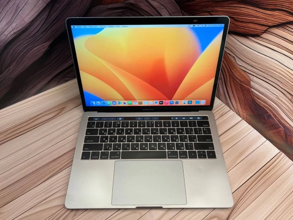 Apple MacBook Pro 13.3" A1706 Retina дисплей