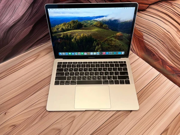 Apple MacBook Air 13″ Retina дисплей