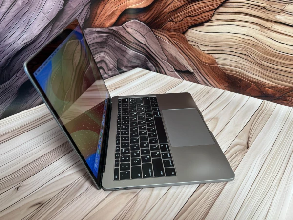 Ноутбук Apple MacBook Air 13" 2017 1440x900 Intel Core i5 RAM 8 / 256 SSD Silver (FVFW55T0HV29-R) Б/У — фото 4