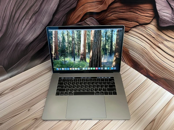 Apple MacBook Pro 15" 2018 Retina дисплей